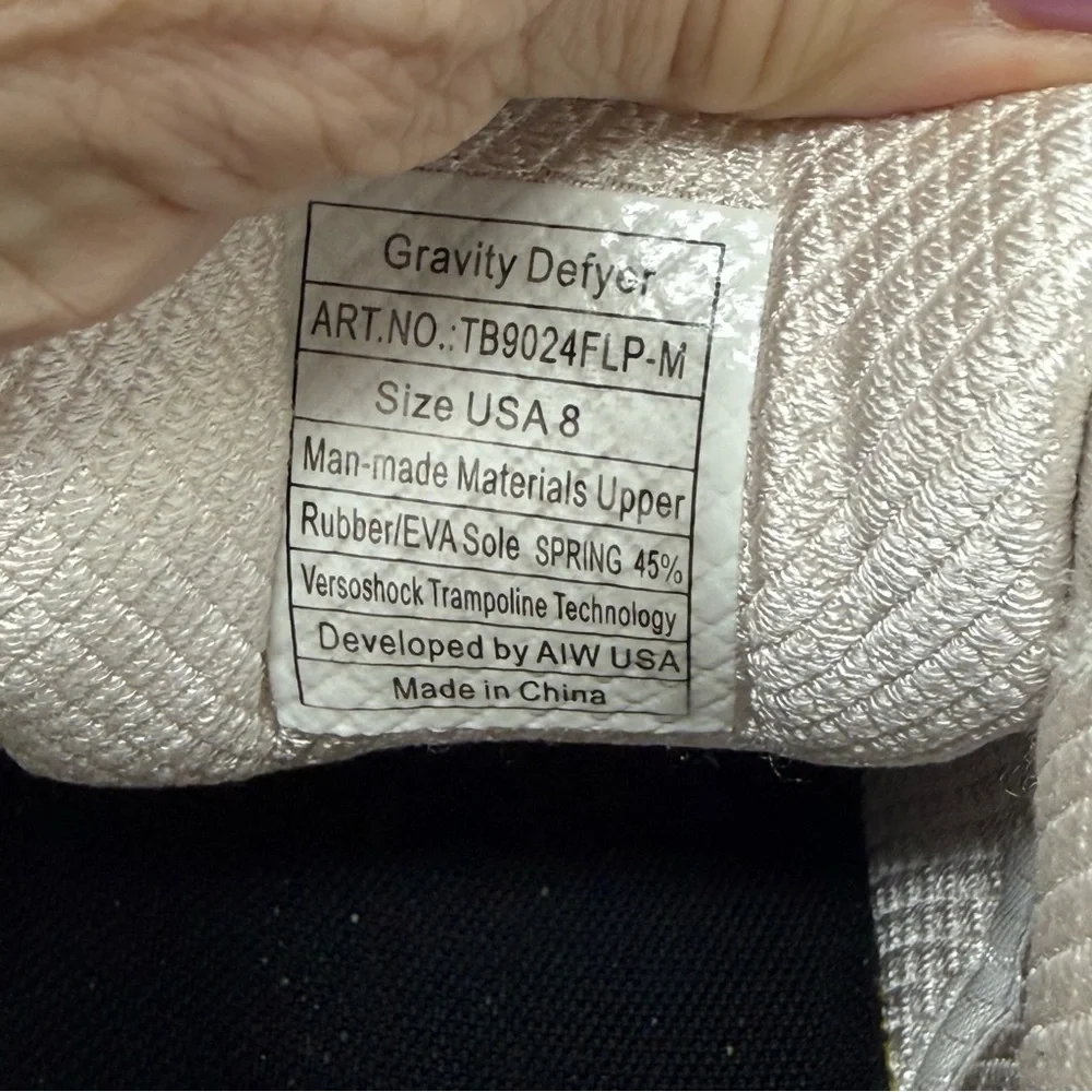 GDEFY Gravity Defyer Shoes Womens Size 8 Gray Mighty Walk Athletic Outdoors